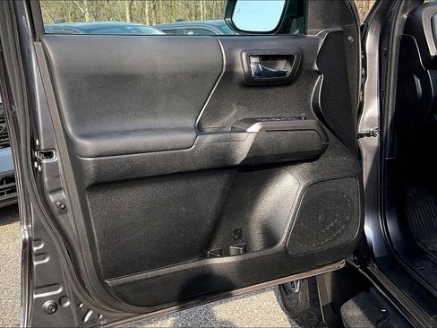Used 2022 Toyota Tacoma TRD Sport w/ Technology Package AWD/4WD image 22