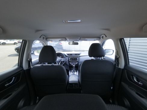 Used 2018 Nissan Rogue SV w/ Premium Package AWD/4WD image 13