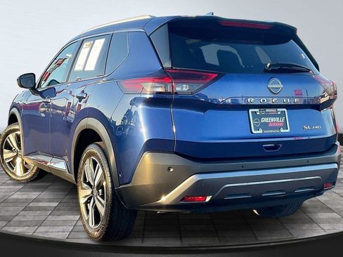 Used 2023 Nissan Rogue SL w/ SL Premium Package image 2