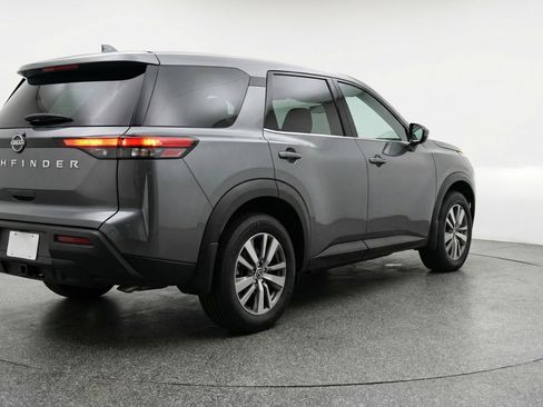Used 2025 Nissan Pathfinder SV image 9
