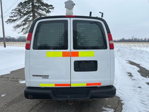 Used 2013 Chevrolet Express 2500 image 4