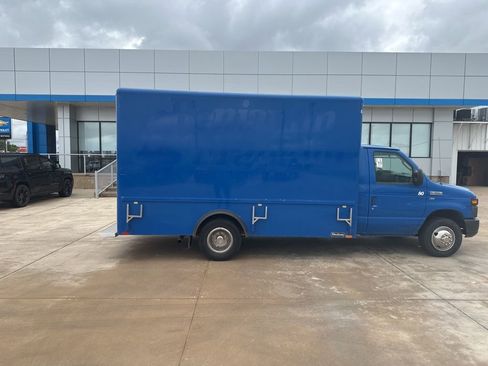 Used 2016 Ford E-350 and Econoline 350 Super Duty RWD image 30