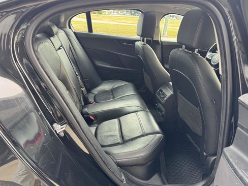 Used 2019 Jaguar XE Prestige image 21