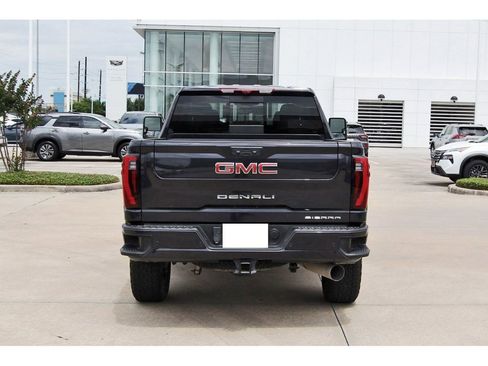 Used 2025 GMC Sierra 2500 Denali w/ Denali Reserve Package AWD/4WD image 5
