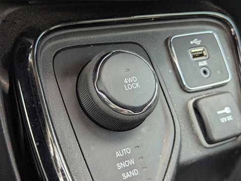 Used 2018 Jeep Compass Limited w/ Navigation Group AWD/4WD image 13