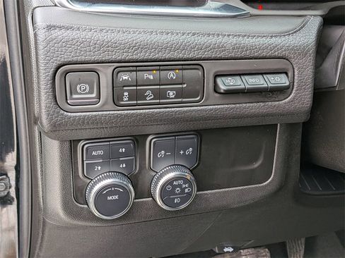 Used 2023 GMC Yukon XL Denali image 18