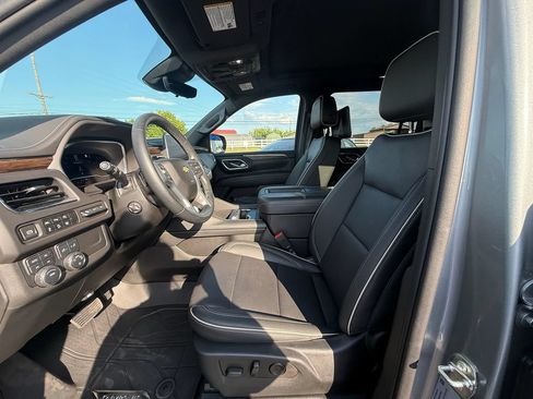 Used 2023 Chevrolet Suburban Premier AWD/4WD image 12