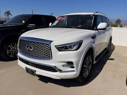 Used 2023 INFINITI QX80 Luxe w/ All-Season Package image 3
