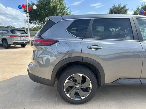 Used 2024 Nissan Rogue SV AWD/4WD image 10