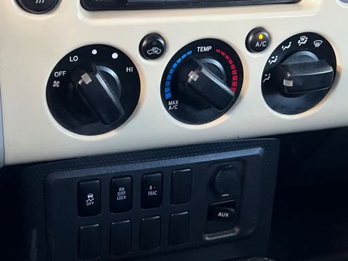 Used 2009 Toyota FJ Cruiser 4WD image 21