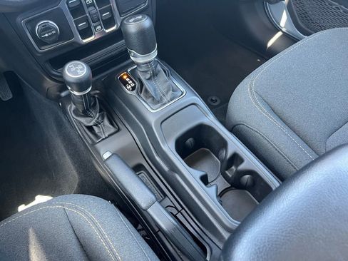 Used 2024 Jeep Wrangler Unlimited w/ Convenience Group AWD/4WD image 21