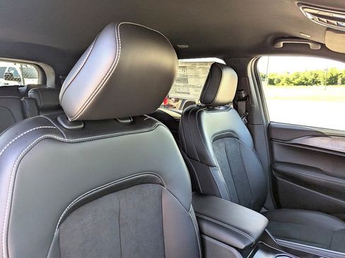 New 2025 Jeep Grand Cherokee L Altitude image 31