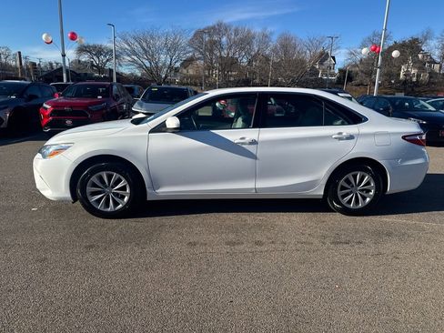 Used 2017 Toyota Camry LE image 4