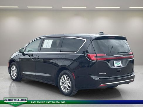 Used 2024 Chrysler Pacifica Touring-L image 5