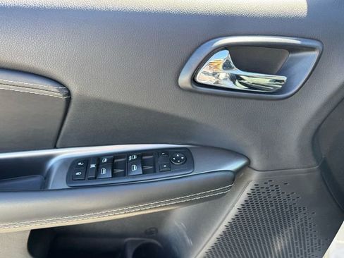 Used 2018 Dodge Journey Crossroad w/ Nav & Sun Group image 8