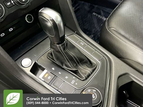 Used 2021 Volkswagen Tiguan SE w/ Panoramic Sunroof Package image 10