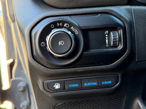 Used 2023 Jeep Wrangler Unlimited Sahara w/ Cold Weather Group AWD/4WD image 24