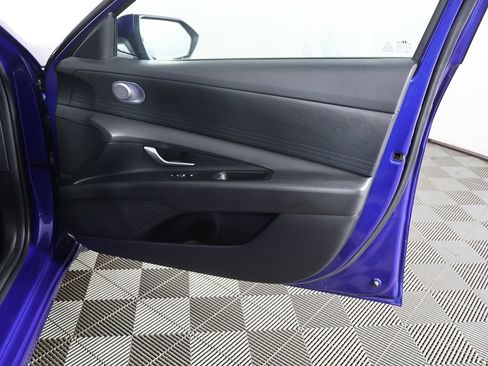 Used 2025 Hyundai Elantra SE FWD image 20