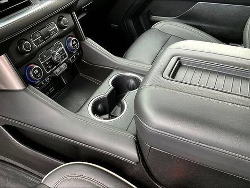 Used 2023 Chevrolet Tahoe Premier w/ Advanced Technology Package AWD/4WD image 17