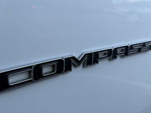 Used 2024 Jeep Compass Latitude image 38