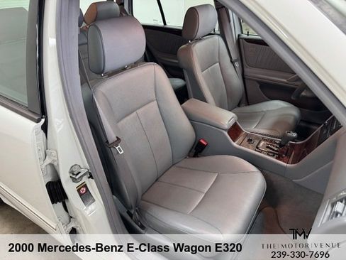 Used 2000 Mercedes-Benz E 320 4MATIC Wagon image 32