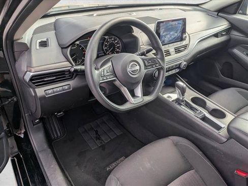 Used 2025 Nissan Altima 2.5 SV FWD image 9
