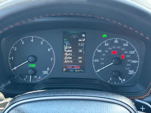 Used 2025 Toyota Corolla Cross AWD Hybrid w/ Moonroof Package image 16