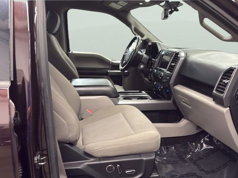 Used 2018 Ford F150 XLT w/ Equipment Group 302A Luxury AWD/4WD image 17