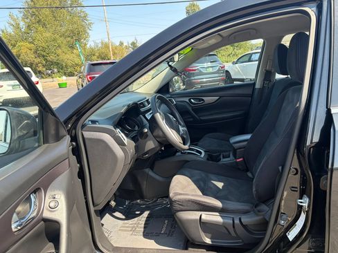Used 2016 Nissan Rogue S FWD image 11