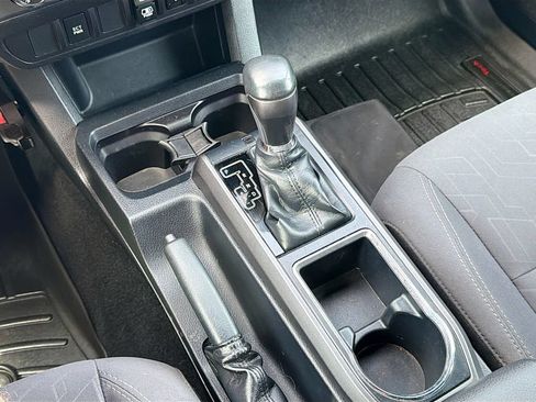 Used 2018 Toyota Tacoma TRD Off-Road AWD/4WD image 17