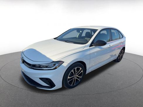 Used 2025 Volkswagen Jetta Sport image 2