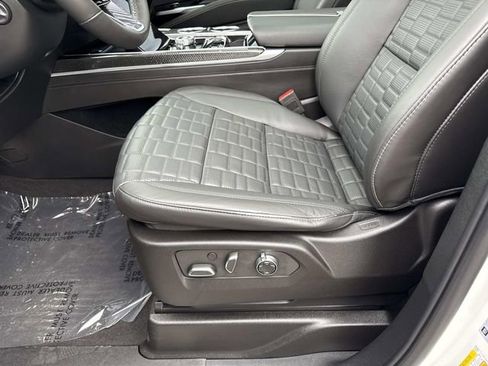 Certified 2025 Cadillac Escalade ESV V image 12