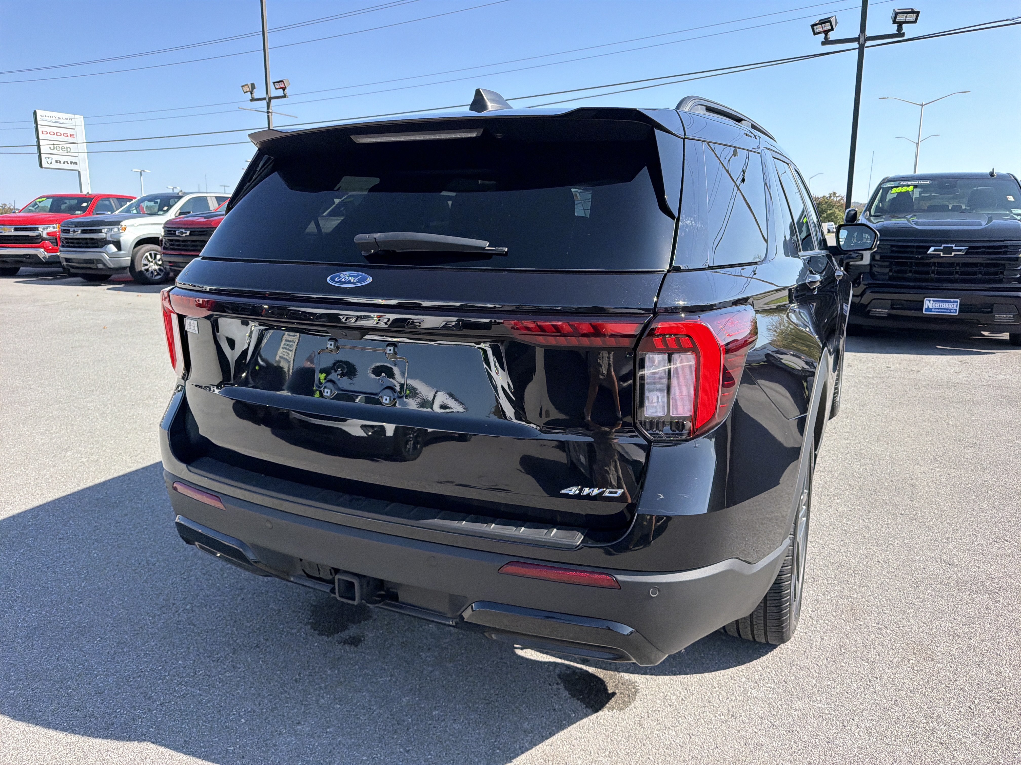 Used 2025 Ford Explorer ST-Line w/ ST-Line Street Pack AWD/4WD image 7