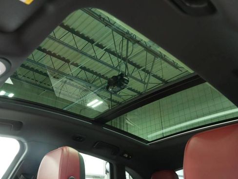 Certified 2026 Porsche Macan AWD/4WD image 36