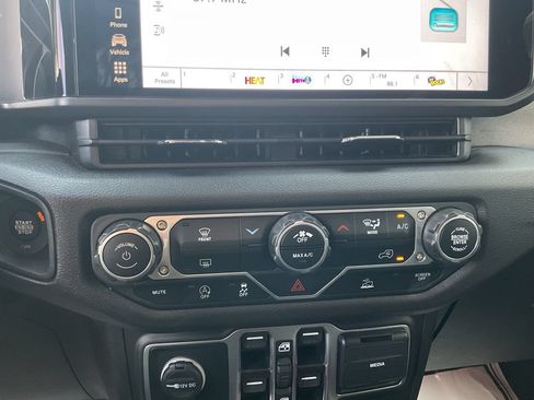 Used 2025 Jeep Wrangler Unlimited Sport AWD/4WD image 20