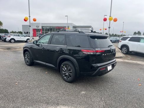 New 2025 Nissan Pathfinder SV image 4