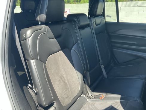 Used 2024 Jeep Grand Cherokee L Laredo AWD/4WD image 20