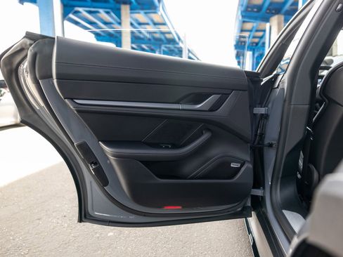 New 2026 Porsche Taycan 4S AWD/4WD image 38