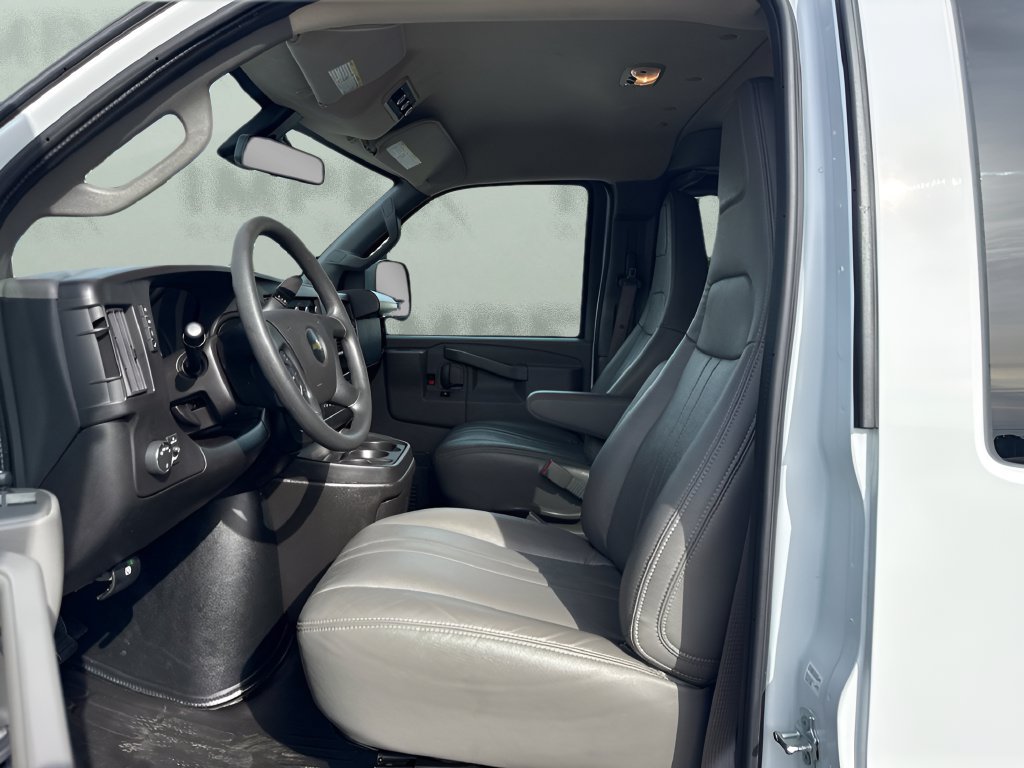 Used 2024 Chevrolet Express 3500 LS RWD image 9