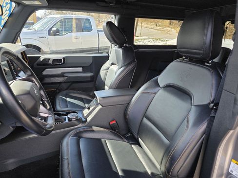 Used 2023 Ford Bronco Badlands image 12