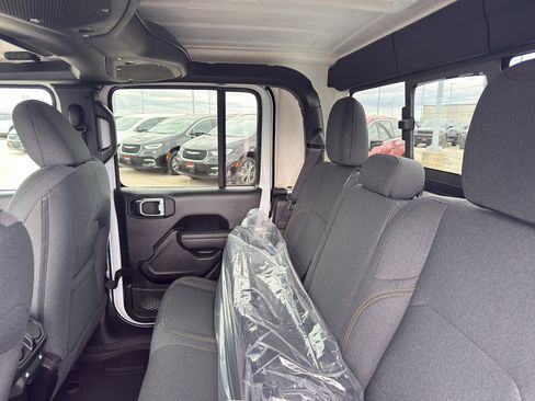 New 2026 Jeep Gladiator Sport AWD/4WD image 35
