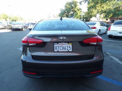 Used 2017 Kia Forte LX FWD image 9
