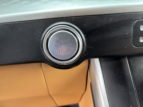 Used 2023 Kia Carnival LX image 19