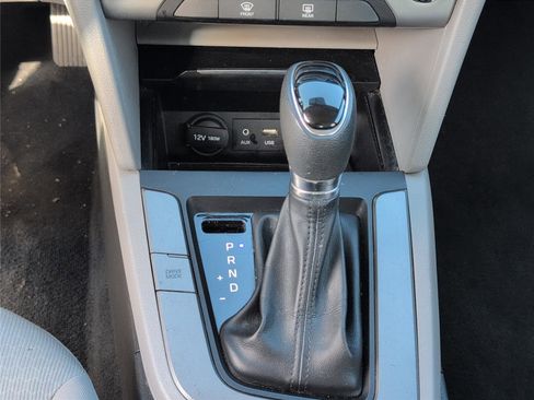 Used 2017 Hyundai Elantra SE image 16