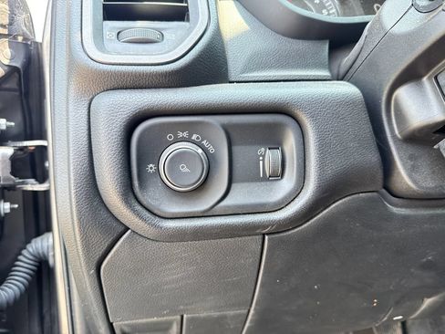 Used 2024 RAM 2500 Tradesman w/ Chrome Appearance Group AWD/4WD image 13
