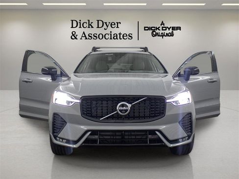 New 2025 Volvo XC60 B5 Ultra w/ Climate Package image 10