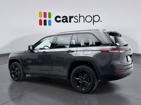 Used 2023 Jeep Grand Cherokee Altitude AWD/4WD image 3