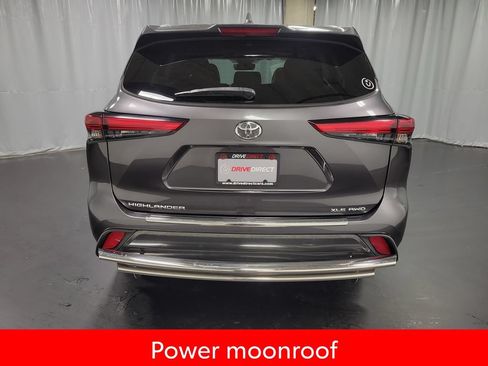 Used 2022 Toyota Highlander XLE AWD/4WD image 7