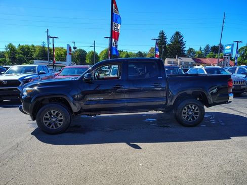 Used 2022 Toyota Tacoma SR5 AWD/4WD image 8