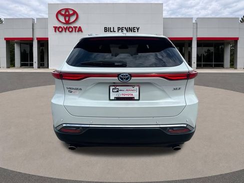 Used 2023 Toyota Venza XLE AWD/4WD image 4